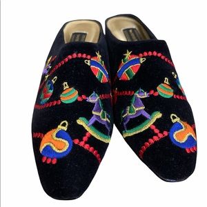 black sneakers size 6 M